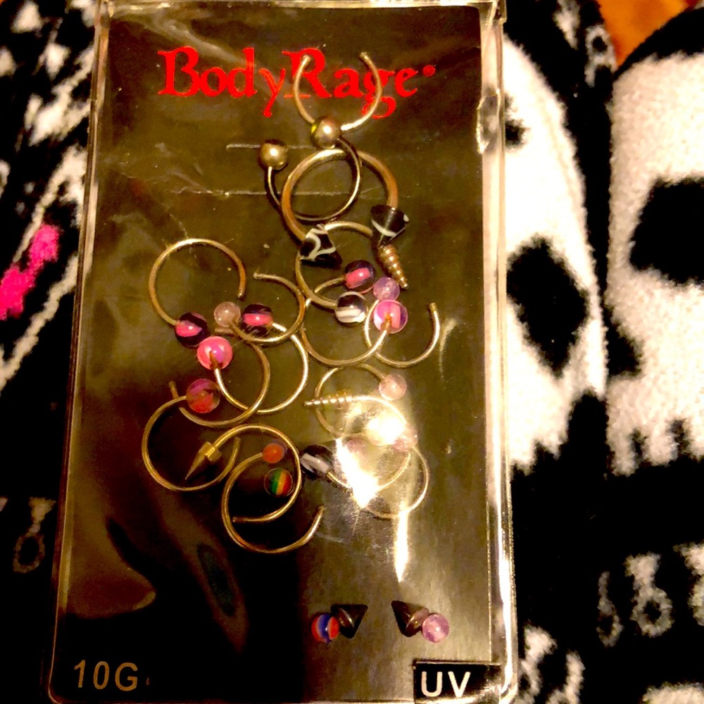 Very small gauges for ears